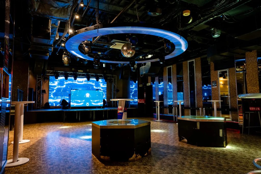 CLUB CAMELOT
